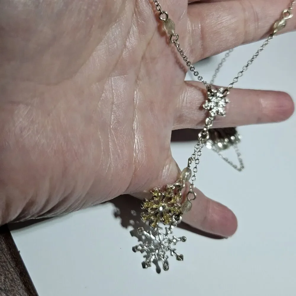 Vintage Avon Snowflakes Lavalier Necklace 18-21.5